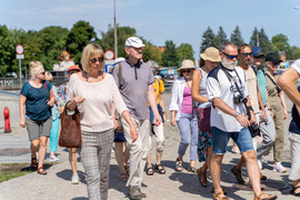 Z przewodnikiem poznawali początki historii miasta