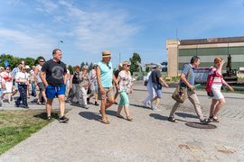 Z przewodnikiem poznawali początki historii miasta