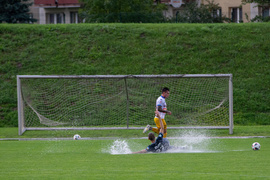 Mokra inauguracja IV ligi