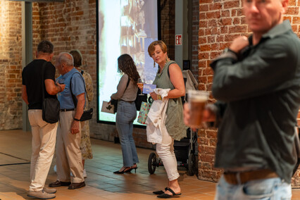 Międzynarodowo w galerii