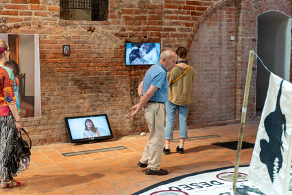 Międzynarodowo w galerii