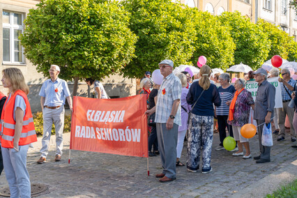 Seniorzy przemaszerowali przez miasto