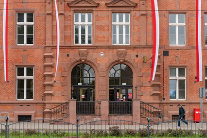 Pocztowo-fasadowo na nowo