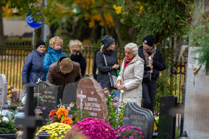 \"Zapalić znicze, pomodlić się, spotkać się z rodziną\"