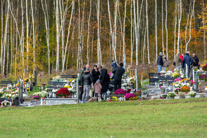 \"Zapalić znicze, pomodlić się, spotkać się z rodziną\"