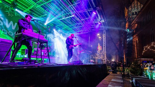 Świąteczne śpiewanie i kolędowanie na starówce