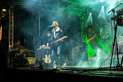 Świąteczne śpiewanie i kolędowanie na starówce