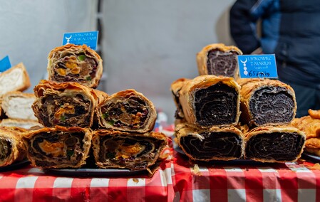 Świąteczne śpiewanie i kolędowanie na starówce