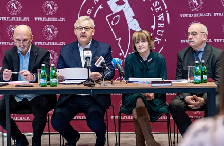 Teatr nasz widziałem ogromny