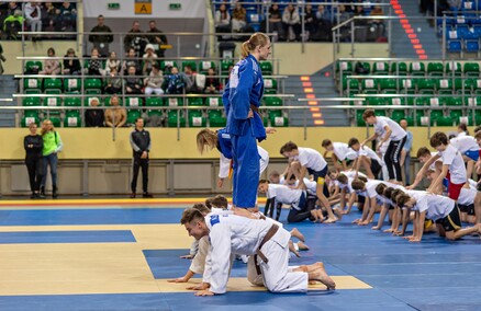 Waldemar Legień  uczy rzucać