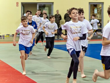 Waldemar Legień  uczy rzucać