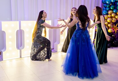 Trochę więcej niż sto, ale kto by tam liczył. Studniówka III LO w Elblągu