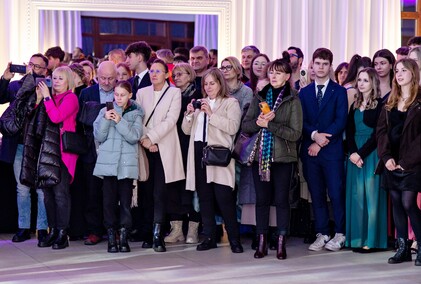 Trochę więcej niż sto, ale kto by tam liczył. Studniówka III LO w Elblągu