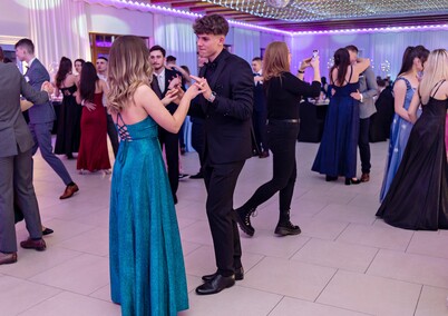 Trochę więcej niż sto, ale kto by tam liczył. Studniówka III LO w Elblągu