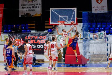 Trójeczka postawiła się Elbasketowi