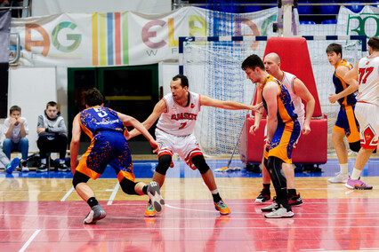 Trójeczka postawiła się Elbasketowi