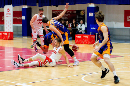 Trójeczka postawiła się Elbasketowi