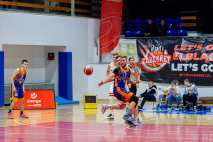 Trójeczka postawiła się Elbasketowi