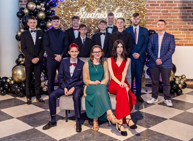 Taki bal jest jeden w życiu. Studniówka ZSTI