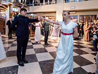 Taki bal jest jeden w życiu. Studniówka ZSTI