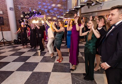 Taki bal jest jeden w życiu. Studniówka ZSTI