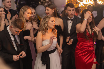 Zabawa I LO sto osiem dni przed maturą