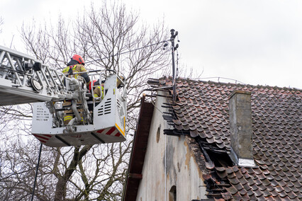 Pożar dachu w budynku wielorodzinnym