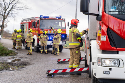 Pożar dachu w budynku wielorodzinnym