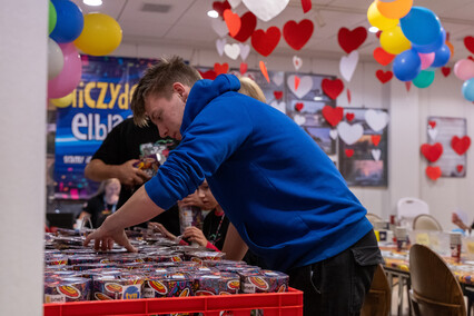 Światełko do nieba, a pieniądze do puszki