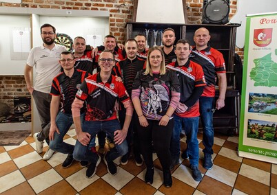 Rzucać w tarczę, wygrać puchar