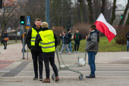 \"Potrzebujemy konkretnych rozwiązań\". Rolnicy protestowali na ulicach Elbląga