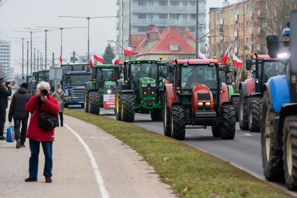 \"Potrzebujemy konkretnych rozwiązań\". Rolnicy protestowali na ulicach Elbląga