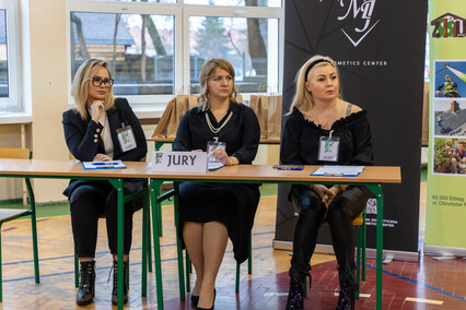 Fryzjerskie „Złote lata Hollywood” w ZSISiU w Elblągu
