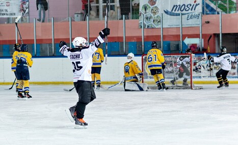 Wikingowie z hokejowym krążkiem