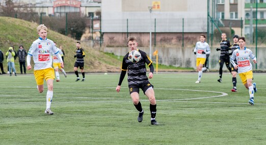 Rezerwy wygrywają w śniegu