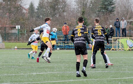 Rezerwy wygrywają w śniegu