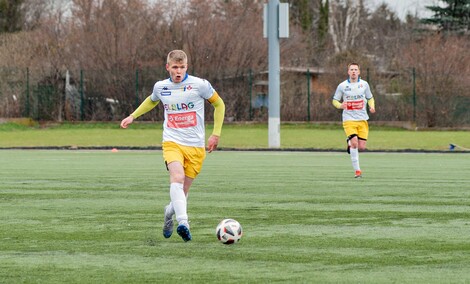 Rezerwy wygrywają w śniegu