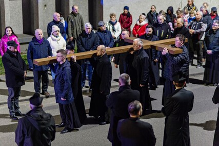 Wierni przeszli przez Elbląg w Drodze Krzyżowej