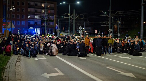 Wierni przeszli przez Elbląg w Drodze Krzyżowej