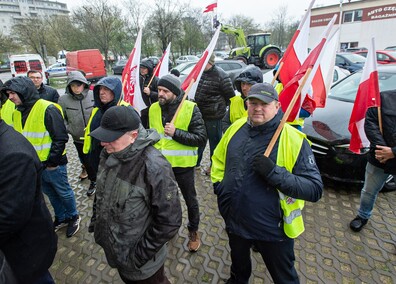 Rolnicy protestowali przed biurami parlamentarzystów. „Zadajemy trudne pytania”