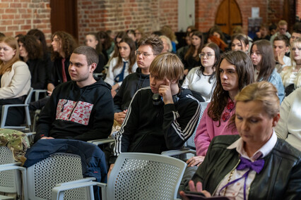 Młodzież o warszawskim zrywie powstańczym