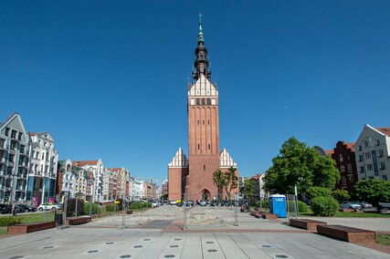 Remontują plac przy katedrze