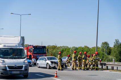 Wjechała pod prąd na S7, zderzyła się z innym autem