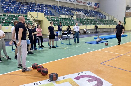 Kandydaci na policjantów kontra tor przeszkód