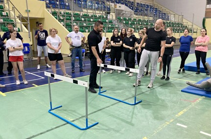 Kandydaci na policjantów kontra tor przeszkód