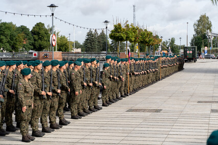 „Od dziecka marzył, by być w wojsku”. Przysięgali na bulwarze