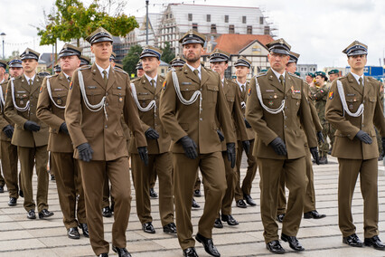 „Od dziecka marzył, by być w wojsku”. Przysięgali na bulwarze