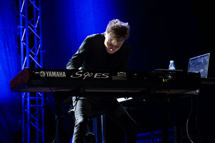 Głodnemu zabawy chleb i muzyka na myśli