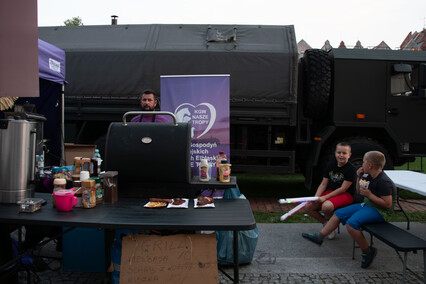 Głodnemu zabawy chleb i muzyka na myśli