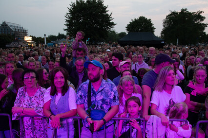 Głodnemu zabawy chleb i muzyka na myśli